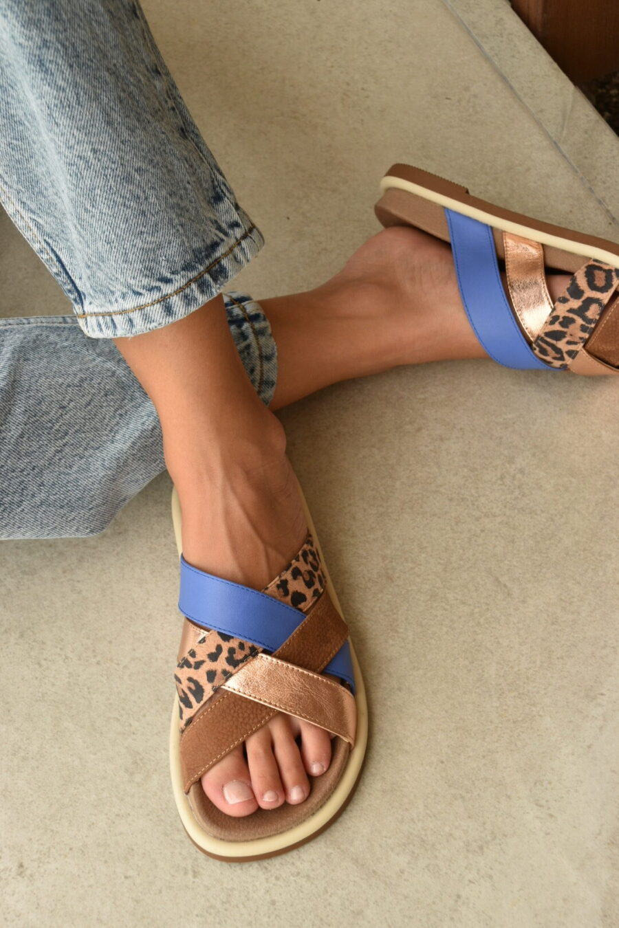 Sandalias Alli celestes y print